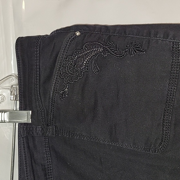 WHBM Capri Pants Embellished Cargo Pockets Black Size 12W - Picture 3 of 9